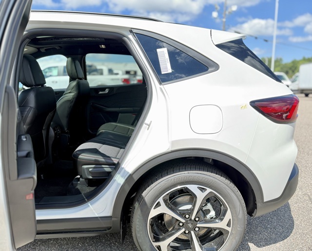 2025 Ford Escape Hybrid ST-Line Select photo 26