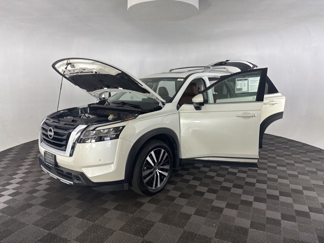 2024 Nissan Pathfinder Platinum photo 15