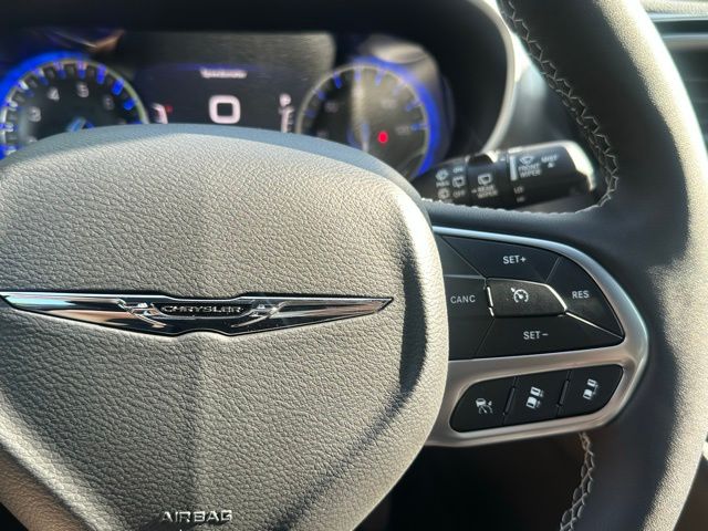 2025 Chrysler Pacifica photo 22