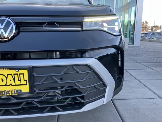 2025 Volkswagen Taos SE photo 4