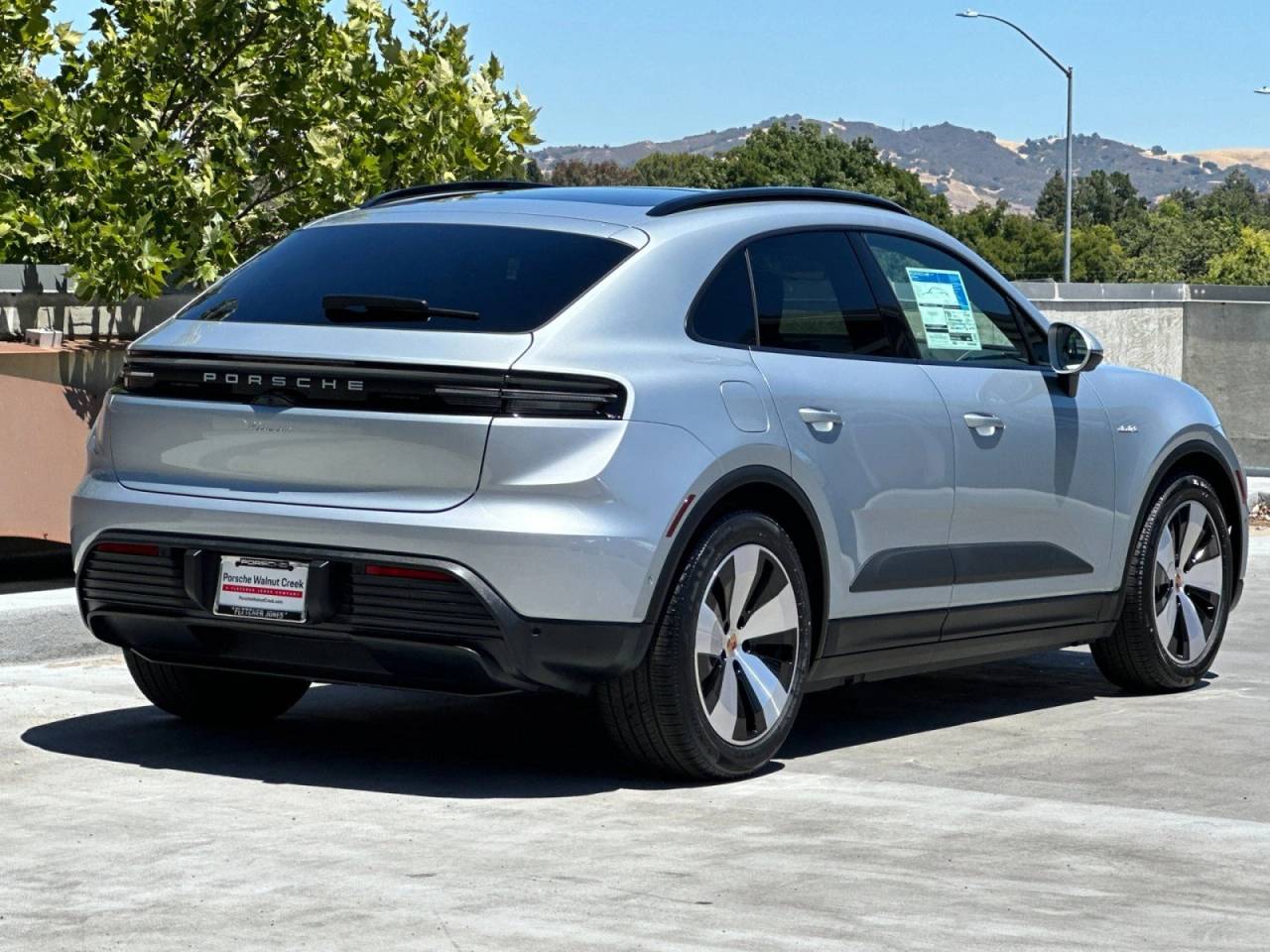 2025 Porsche Macan Electric photo 8