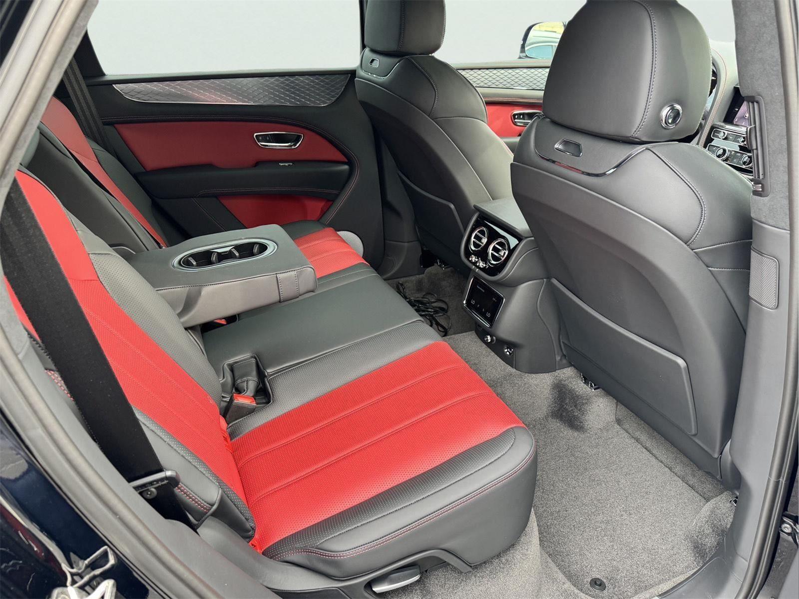 2024 Bentley Bentayga V8 photo 26