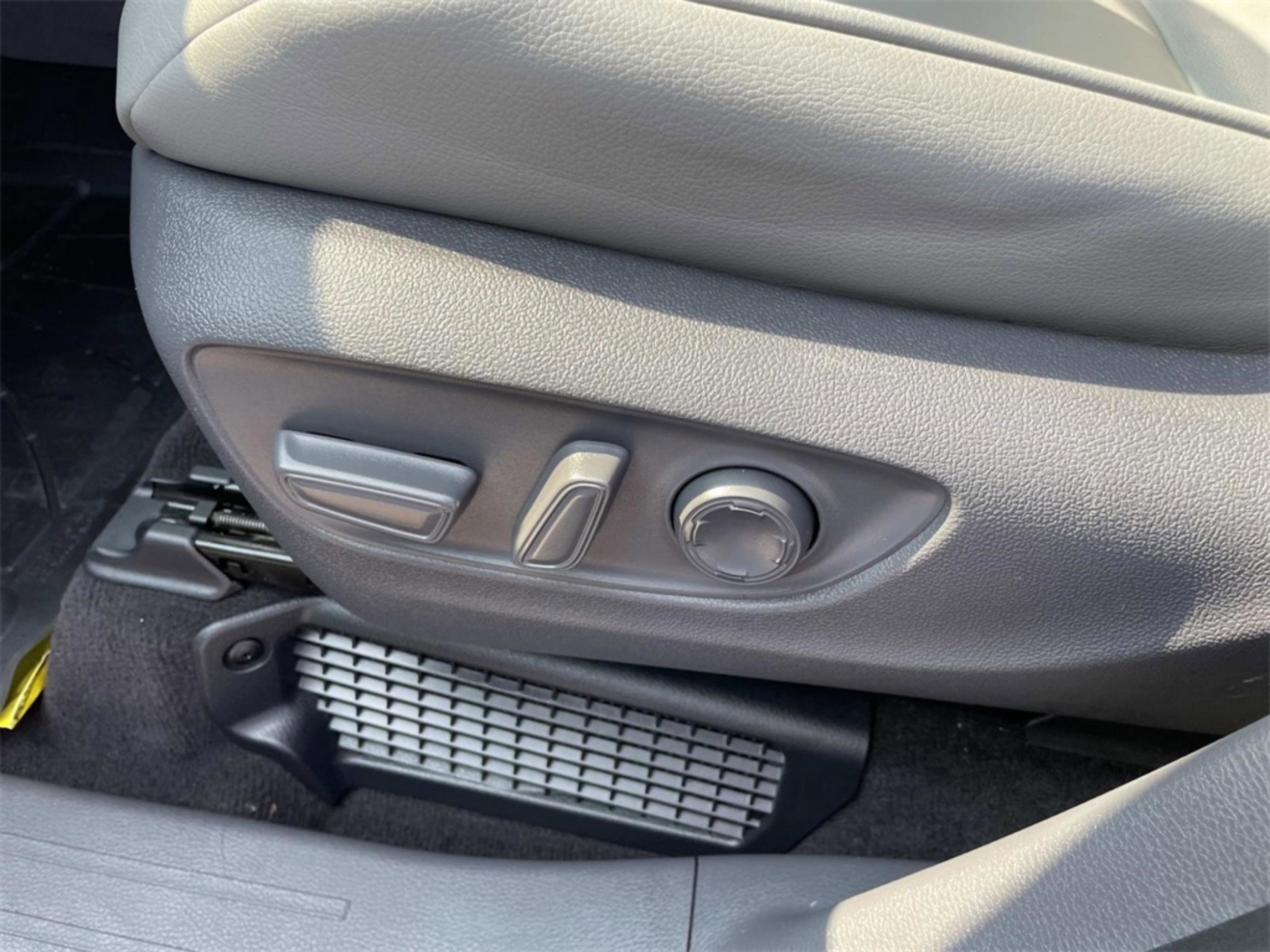 2021 Toyota Sienna XLE photo 12