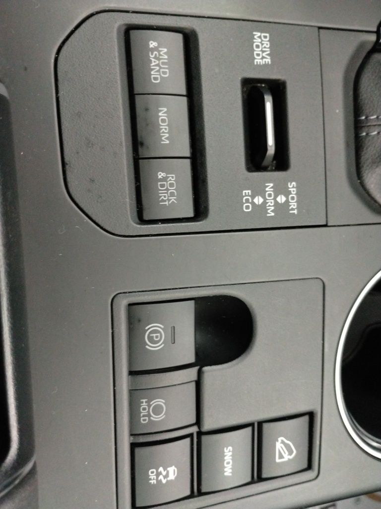 2024 Toyota Highlander XLE photo 28