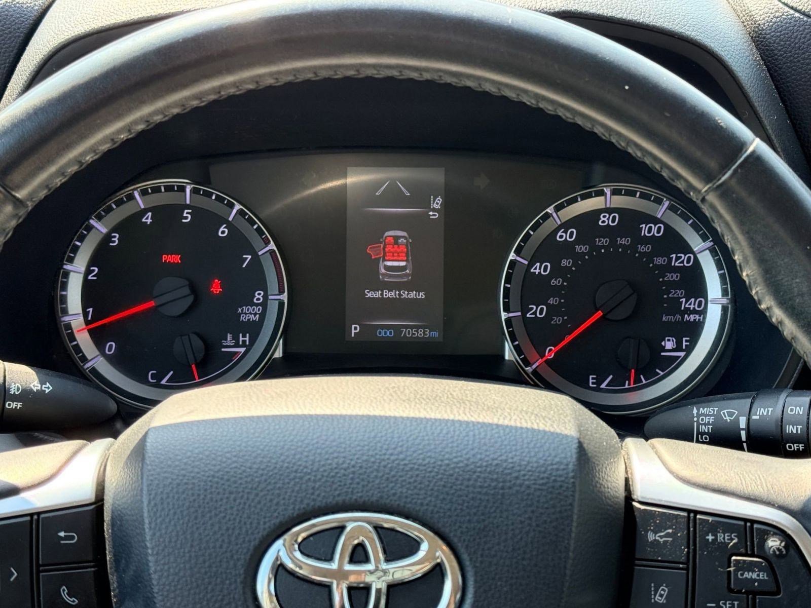 2020 Toyota Highlander LE photo 18