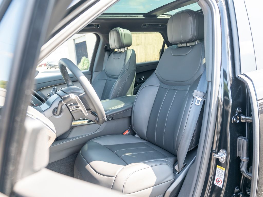 2025 Land Rover Range Rover Sport SE photo 18