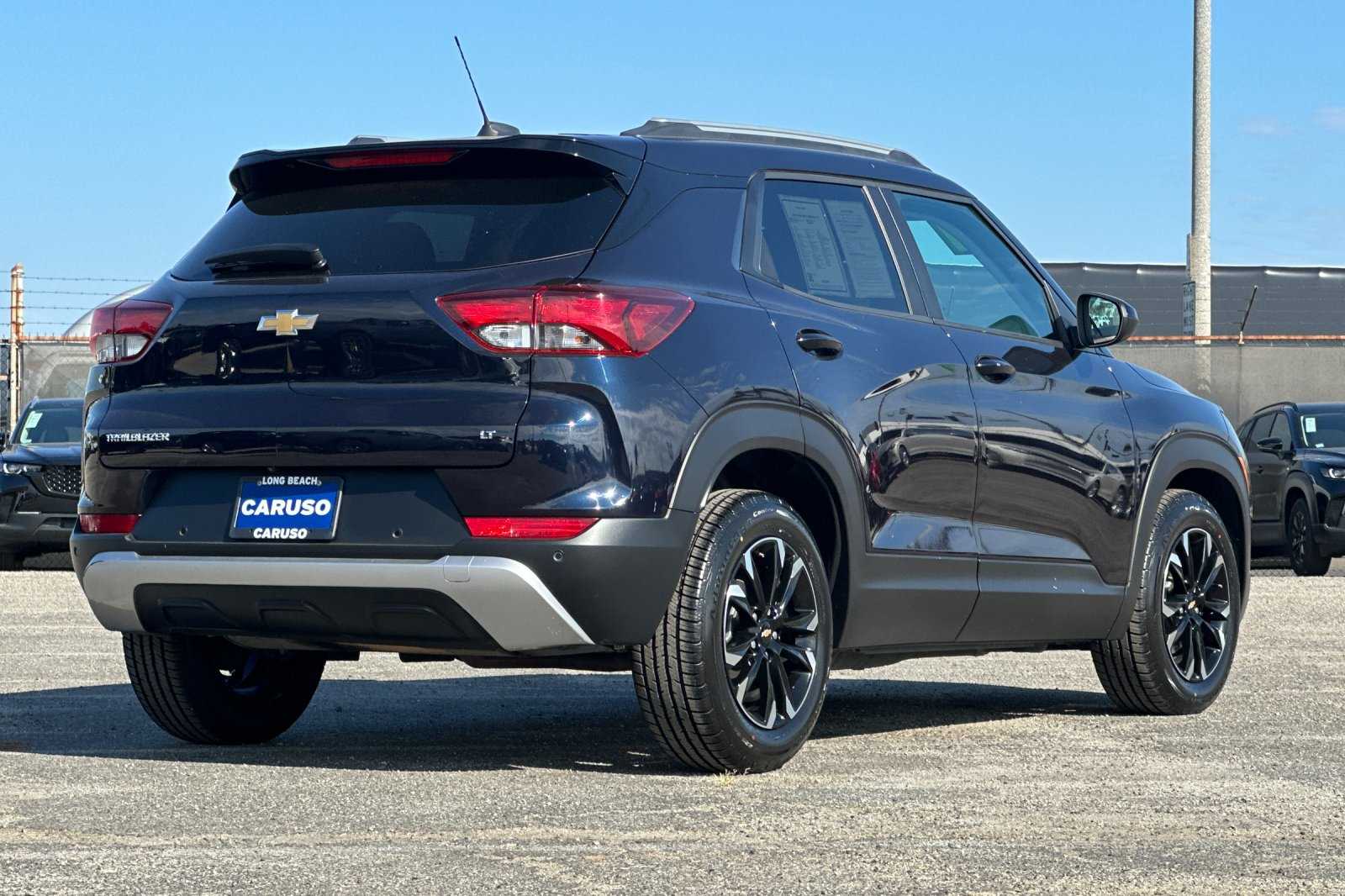 2021 Chevrolet Trailblazer LT photo 2