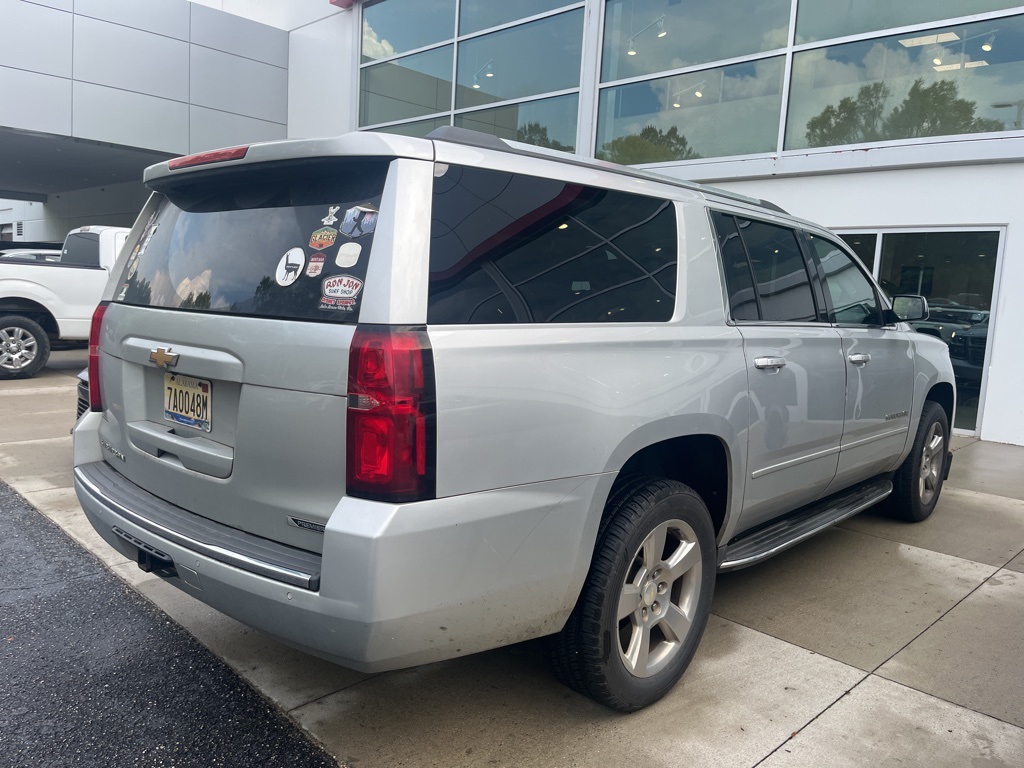 2017 Chevrolet Suburban Premier photo 3