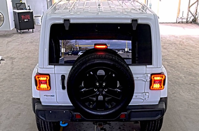 2024 Jeep Wrangler 4xe Sahara photo 3