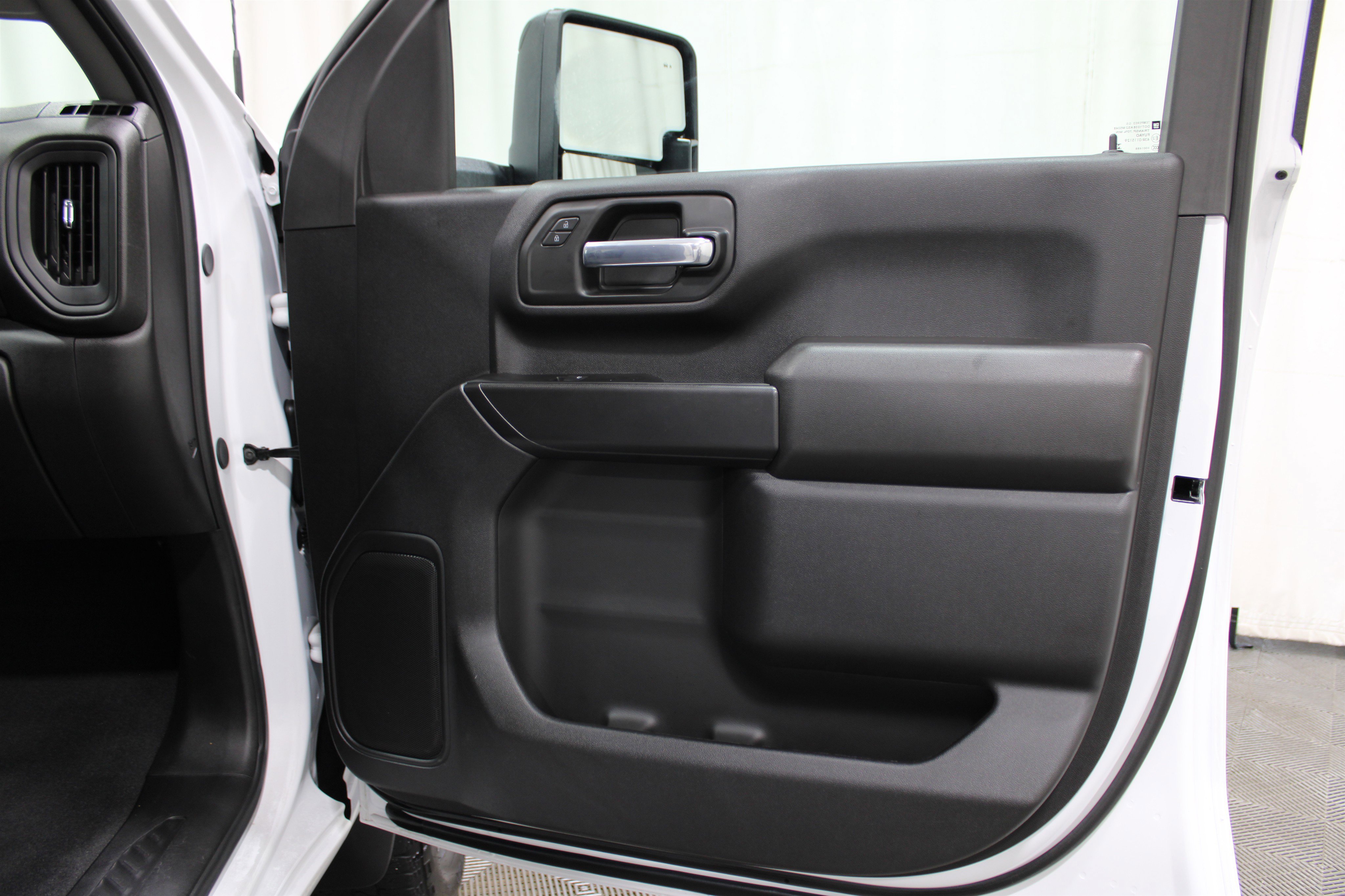 2025 Chevrolet Silverado 2500HD Custom photo 18