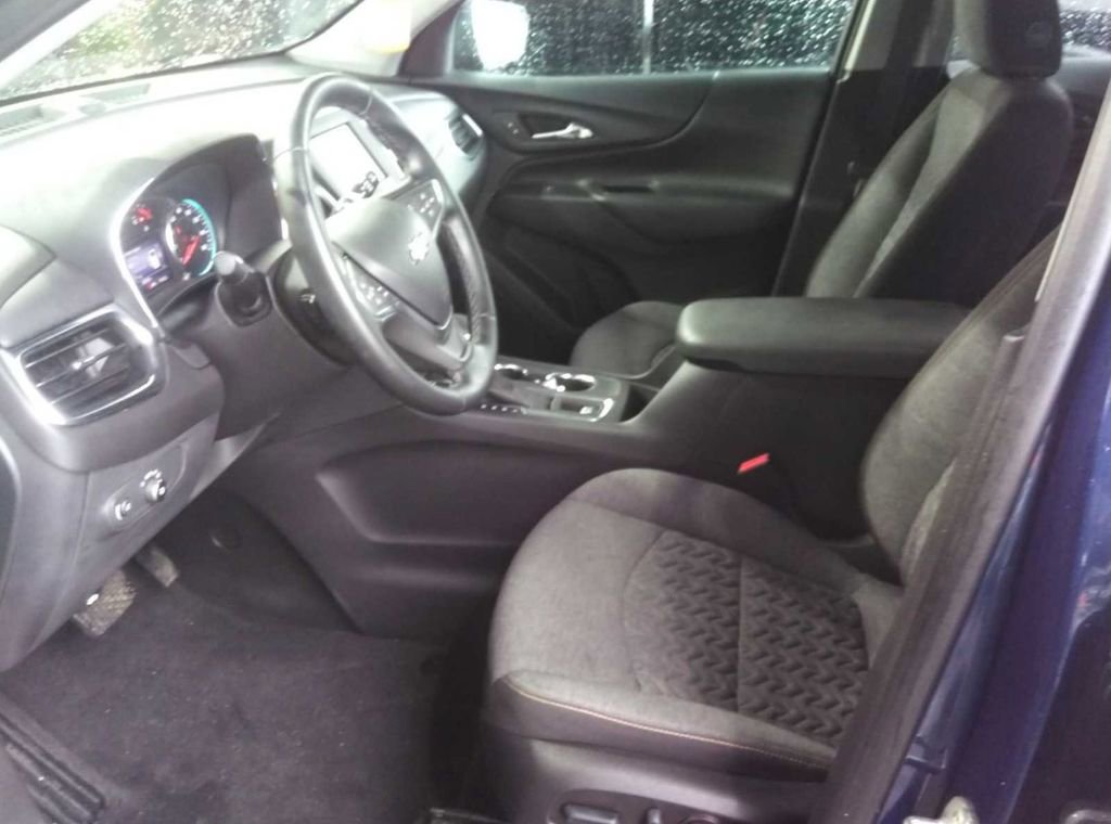 2023 Chevrolet Equinox LT photo 3