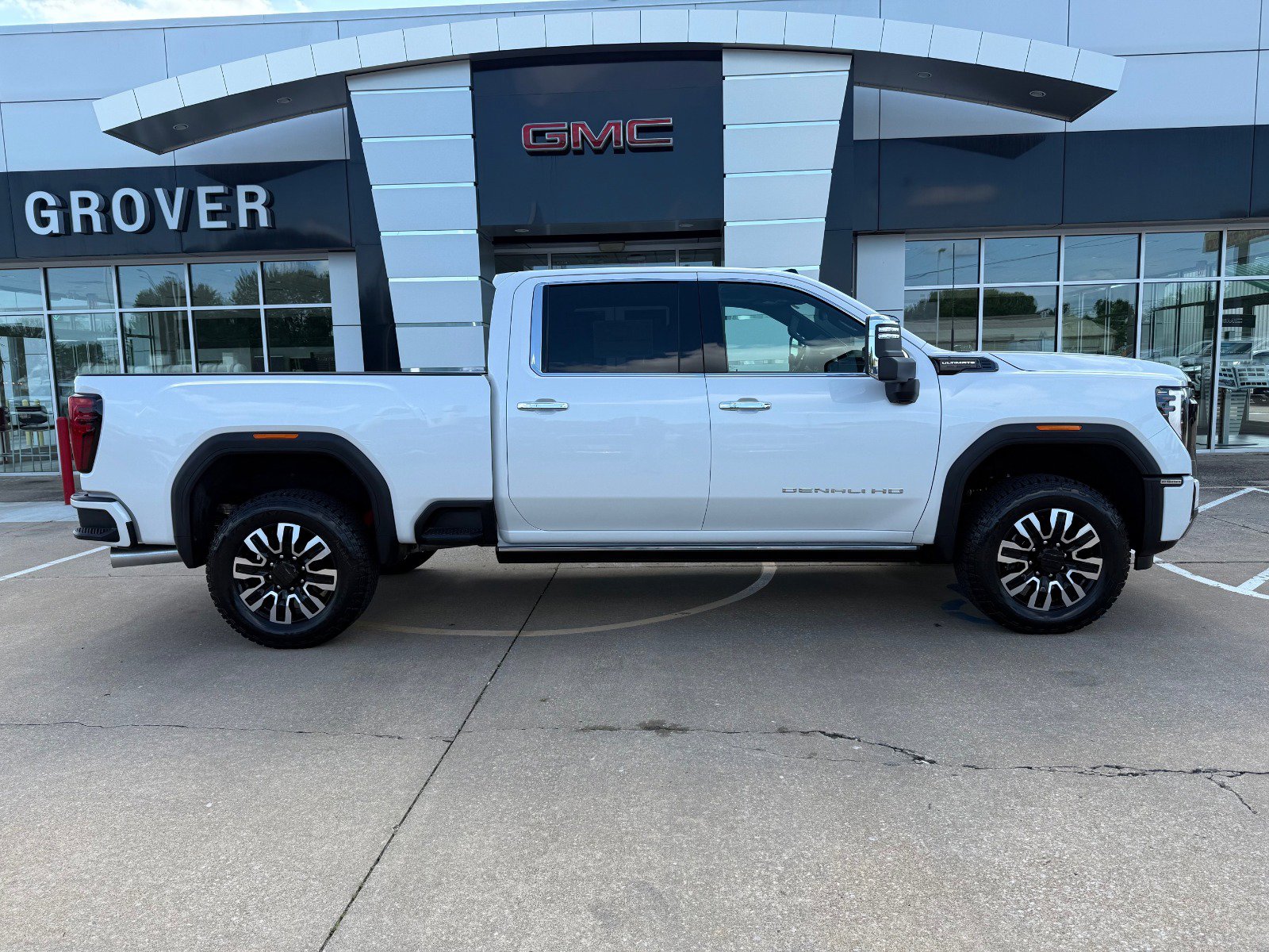 2025 Gmc Sierra 2500 HD Denali Ultimate photo 3