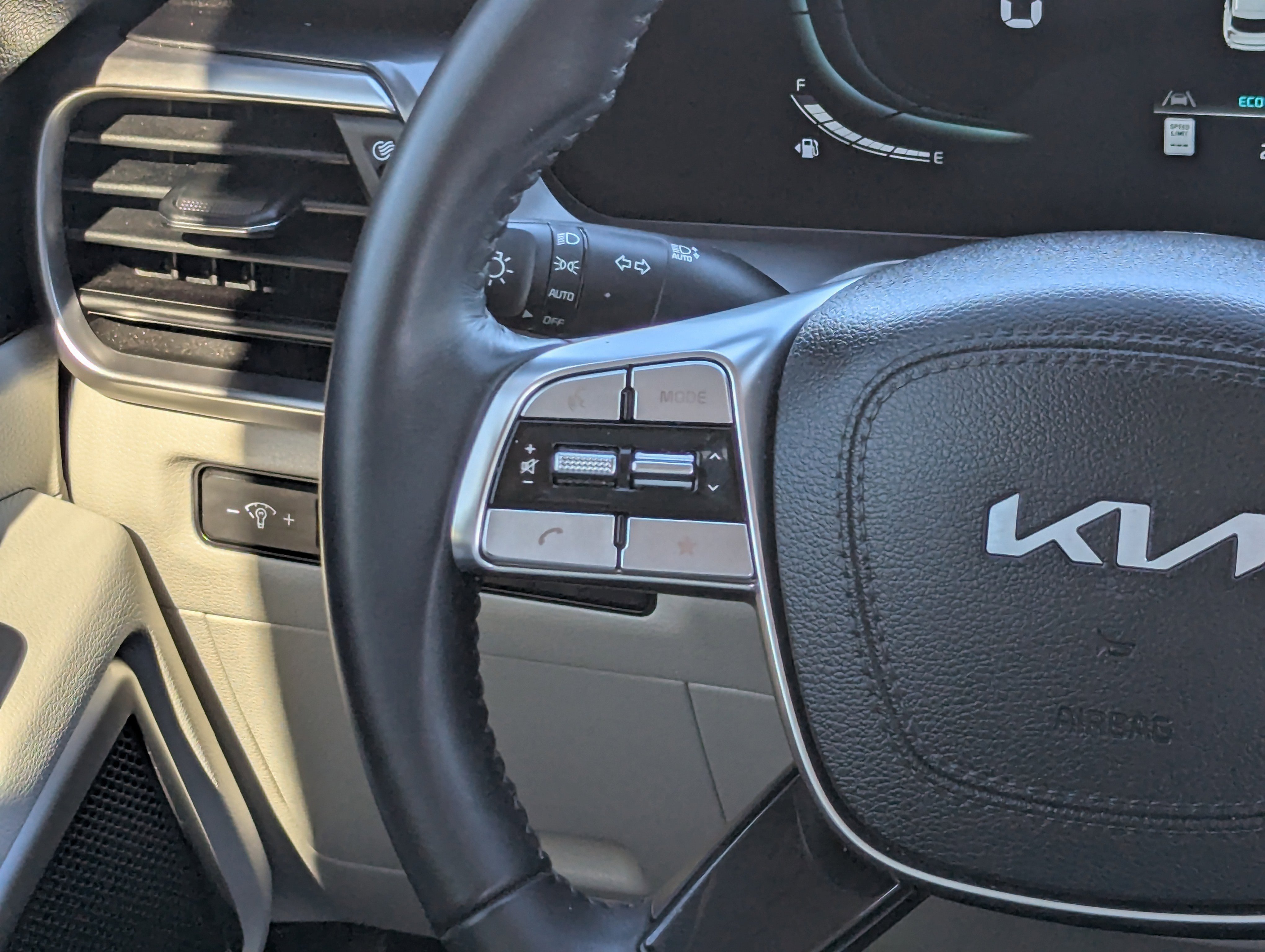2025 Kia Telluride S photo 3