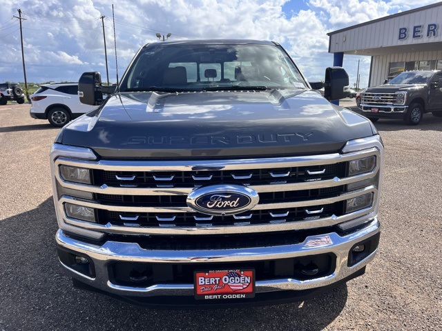 2026 Ford F-350 Lariat photo 2
