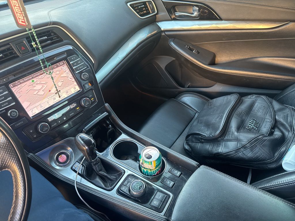 2021 Nissan Maxima SV photo 10