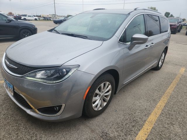 2018 Chrysler Pacifica Touring L photo 2