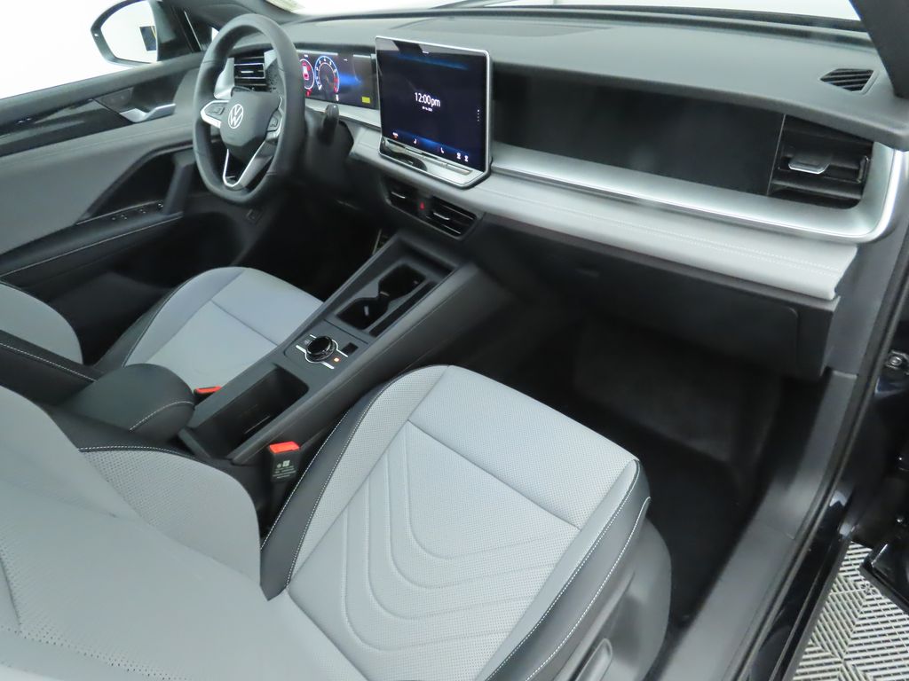 2025 Volkswagen Tiguan SE R-Line Black photo 17