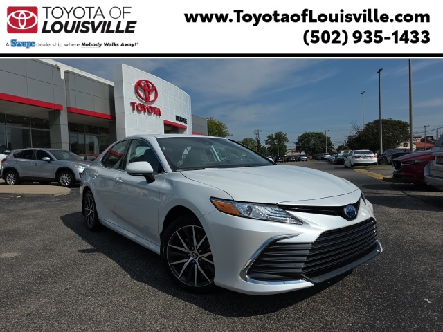 2024 Toyota Camry XLE's photo