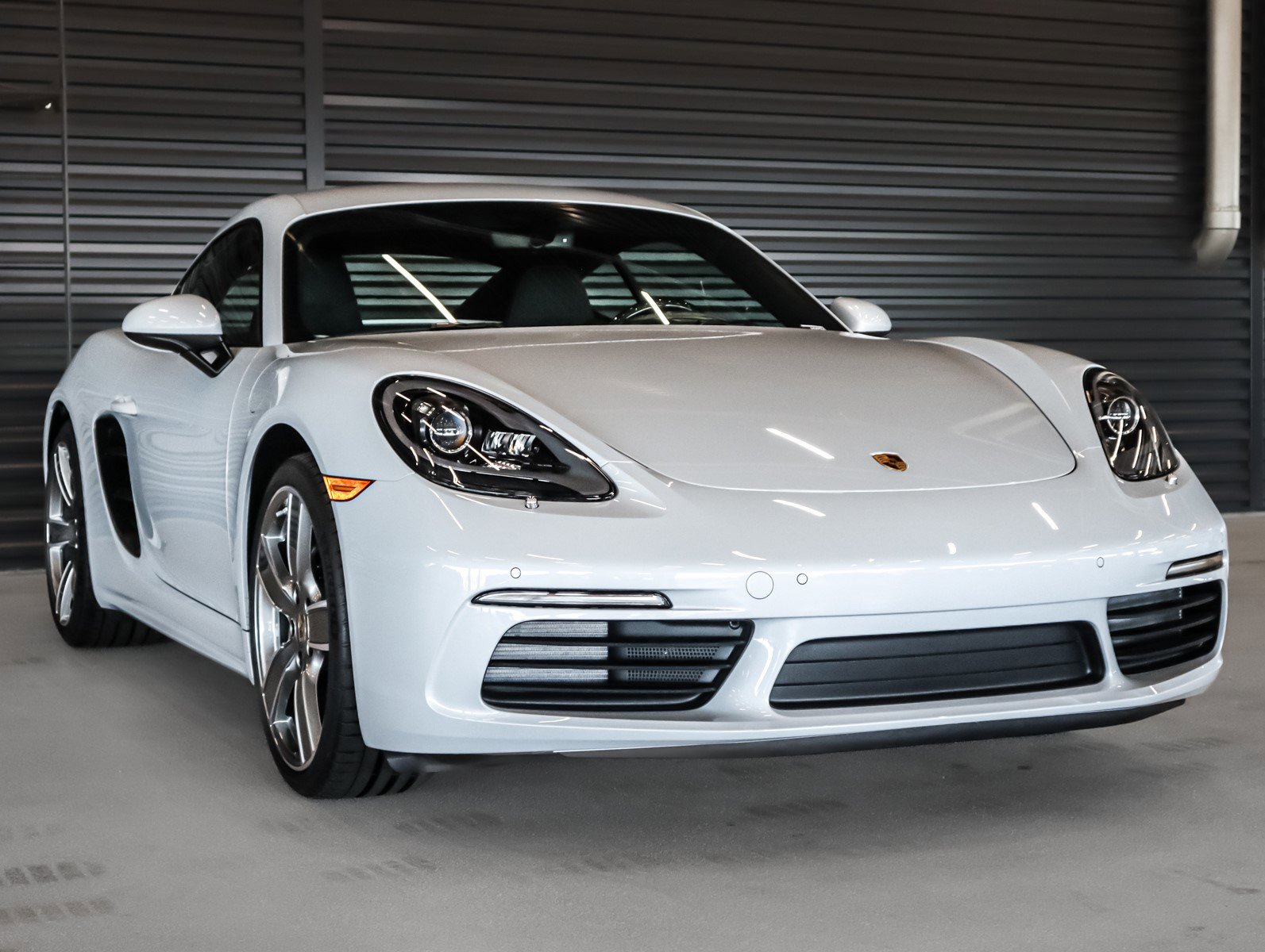 2025 Porsche Cayman photo 6