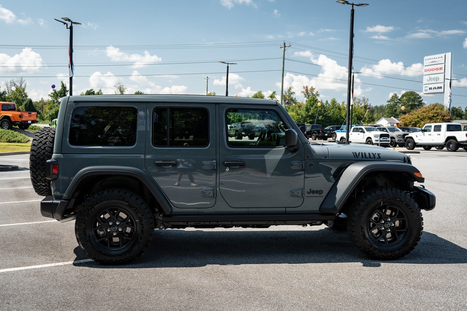 2025 Jeep Wrangler Willys photo 11