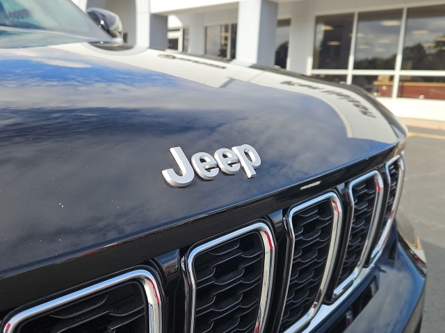 2024 Jeep Grand Cherokee Limited photo 3