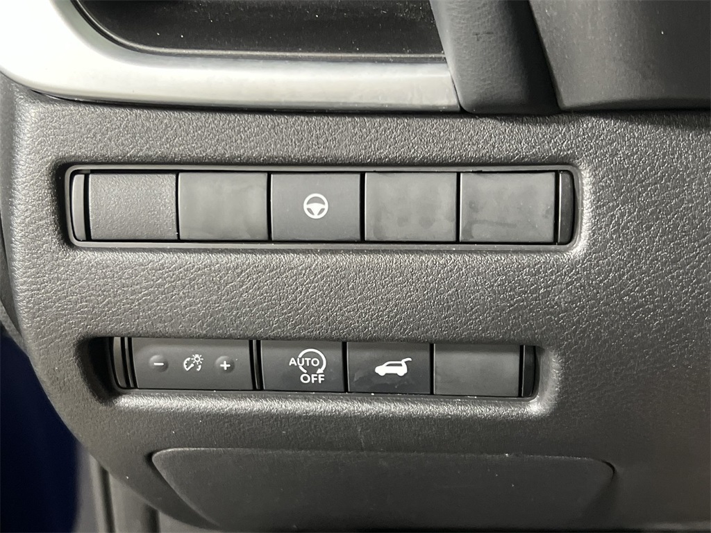 2024 Nissan Rogue SV photo 18