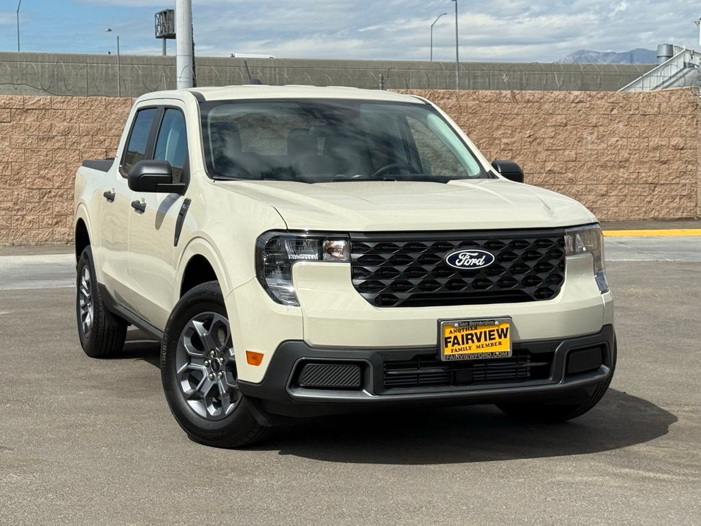 2025 Ford Maverick XLT photo 2