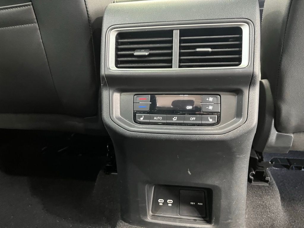 2024 Volkswagen Atlas SEL photo 25