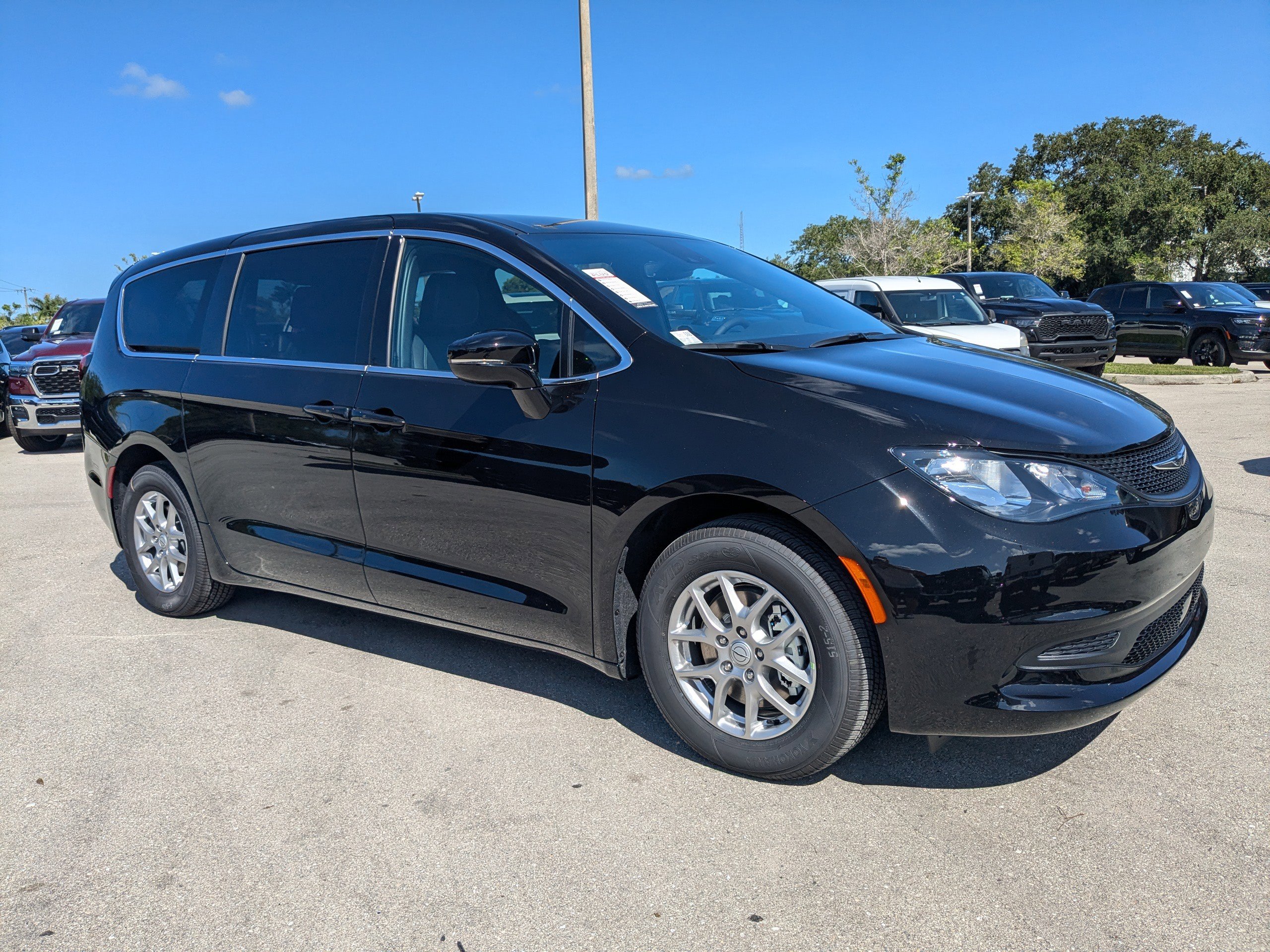 2025 Chrysler Voyager LX photo 2