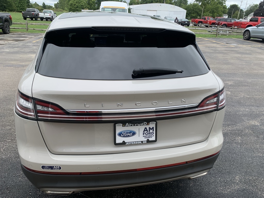 2022 Lincoln Nautilus Reserve photo 3