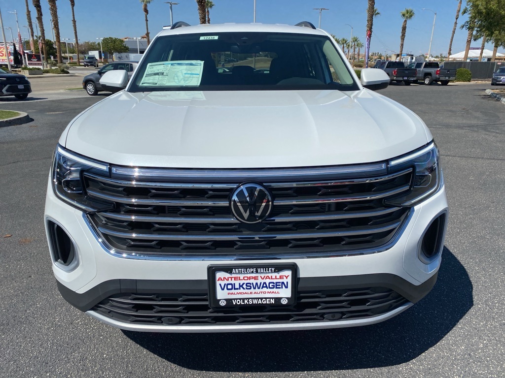 2026 Volkswagen Atlas SE photo 2