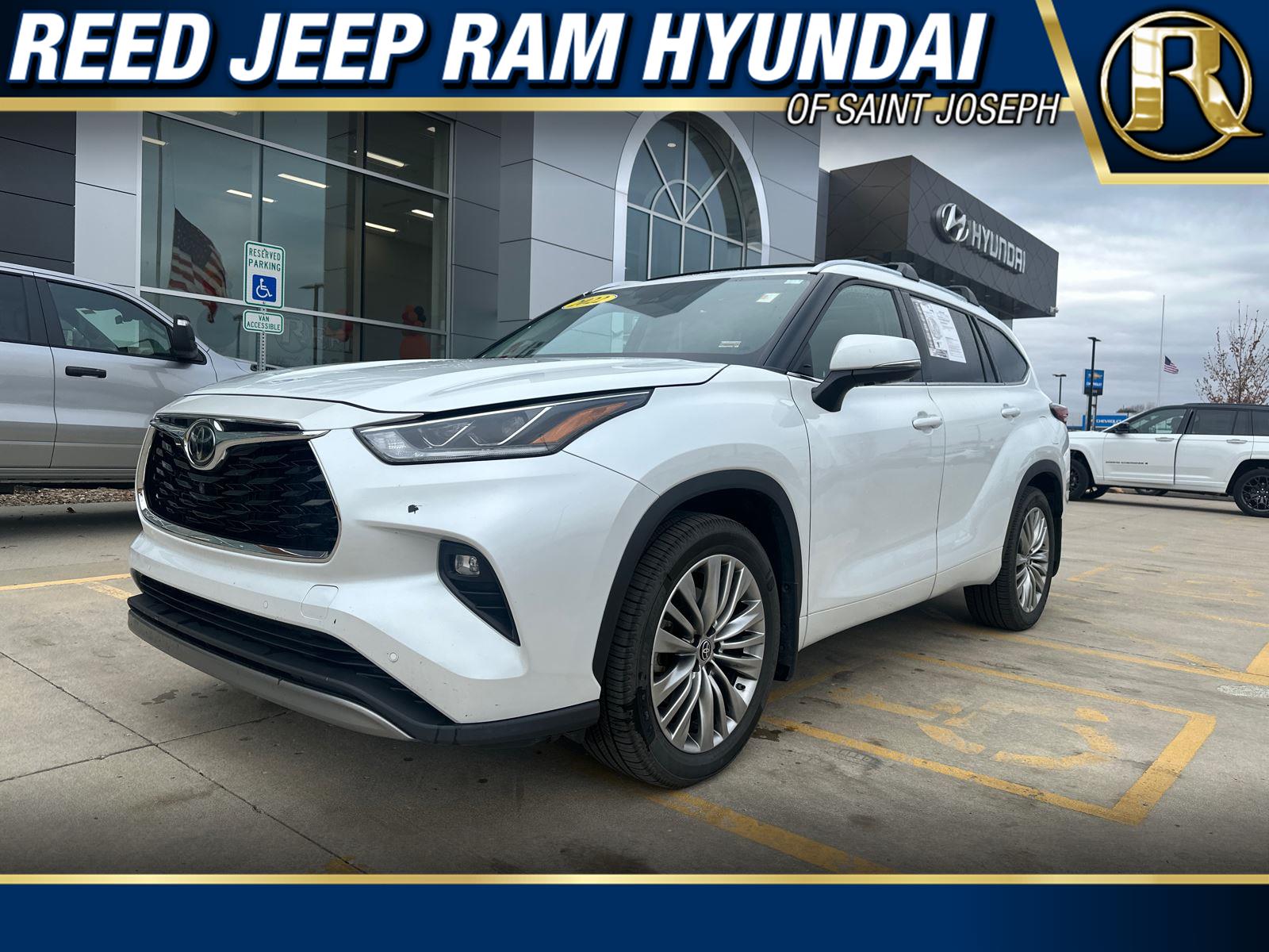 2022 Toyota Highlander Platinum's photo