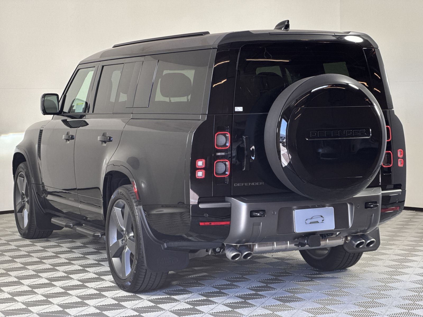 2025 Land Rover Defender 130 V8 photo 3