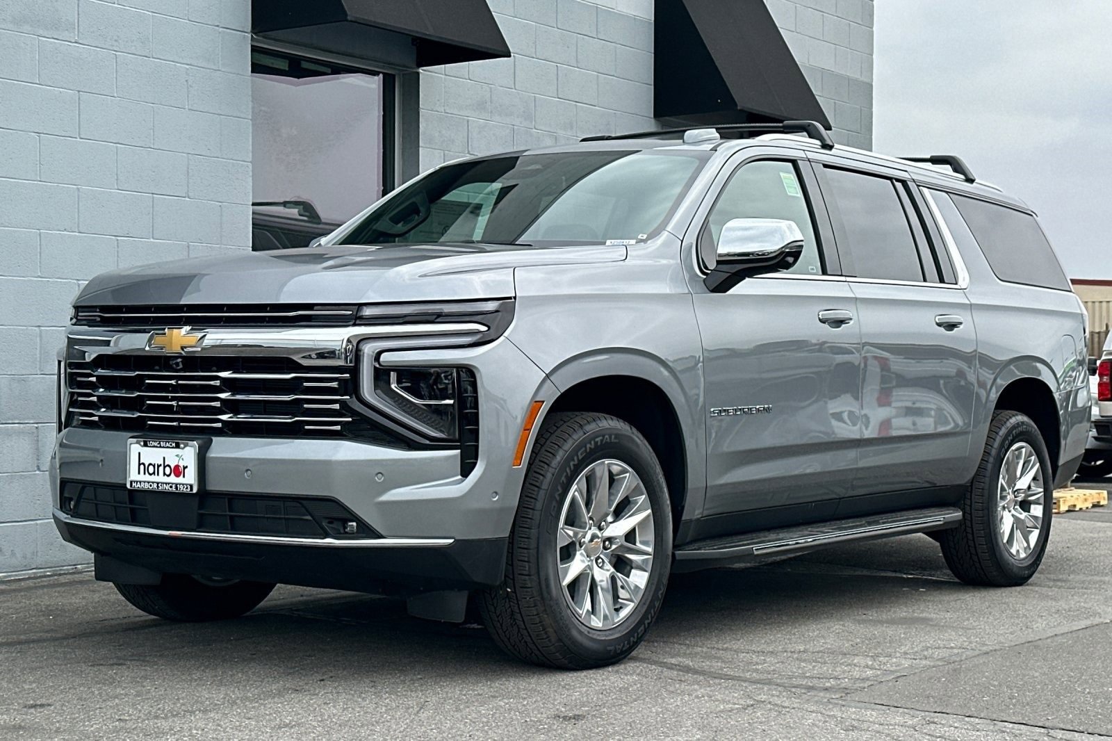 2025 Chevrolet Suburban Premier photo 8