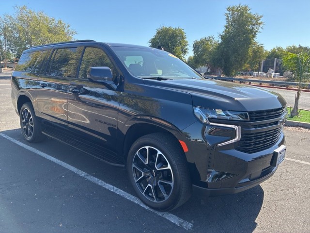 2023 Chevrolet Suburban RST's photo