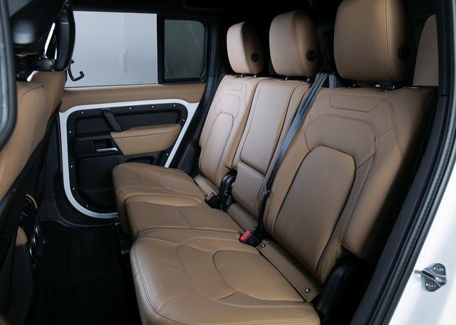 2026 Land Rover Defender 110 S photo 4