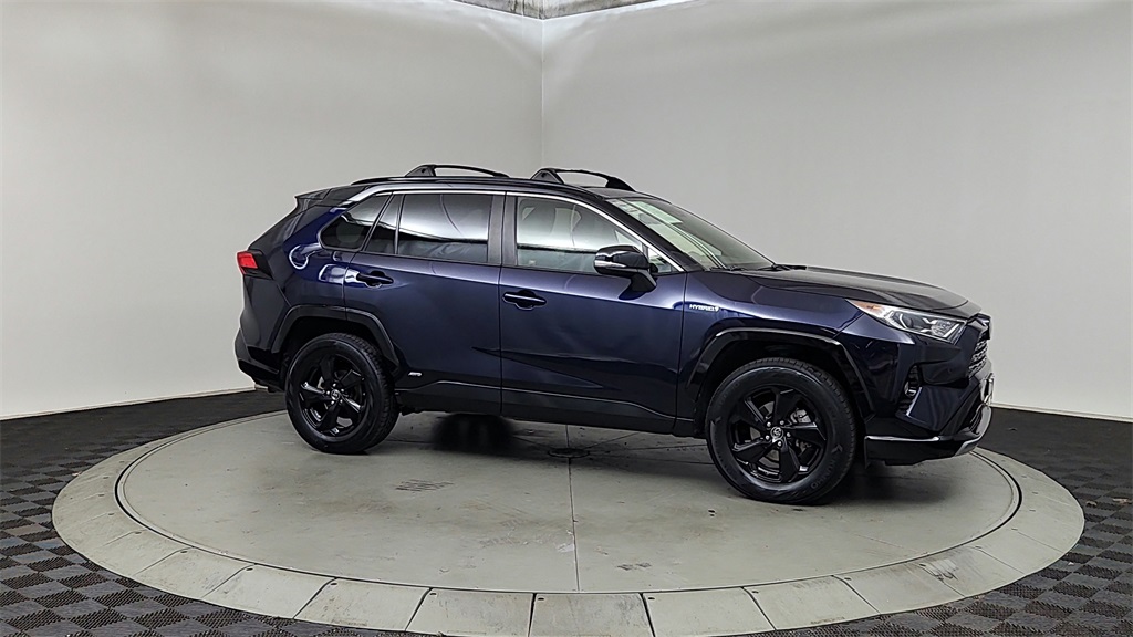 2019 Toyota RAV4 Hybrid XSE photo 3