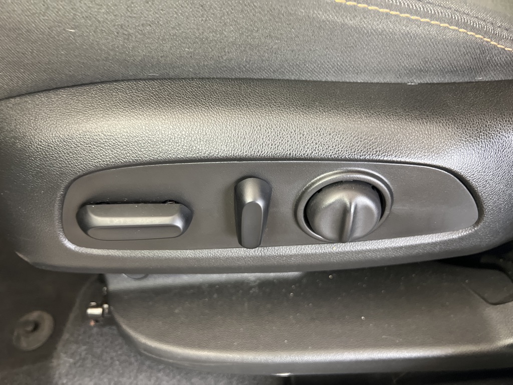 2019 Chevrolet Equinox LT photo 3