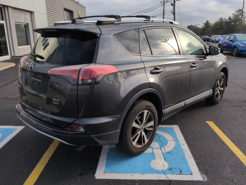 2016 Toyota RAV4 XLE photo 3