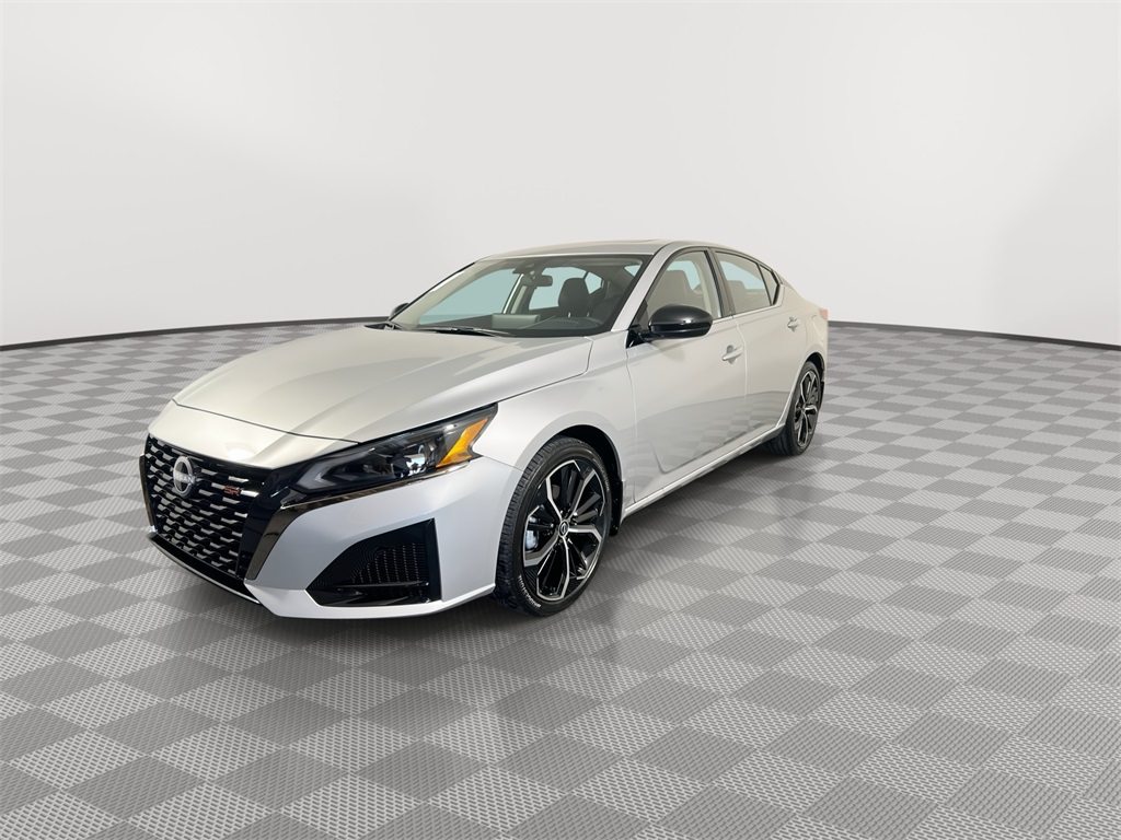 2025 Nissan Altima 2.5 SR photo 4