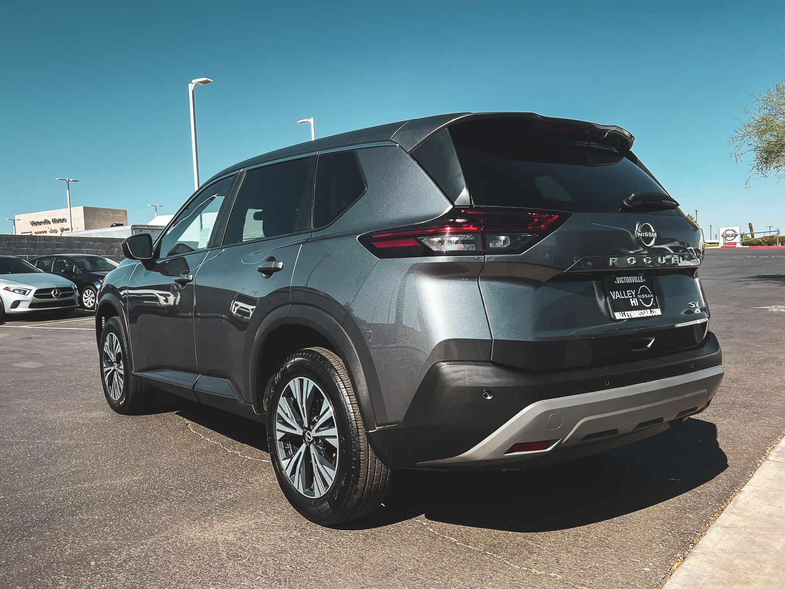 2023 Nissan Rogue SV photo 2