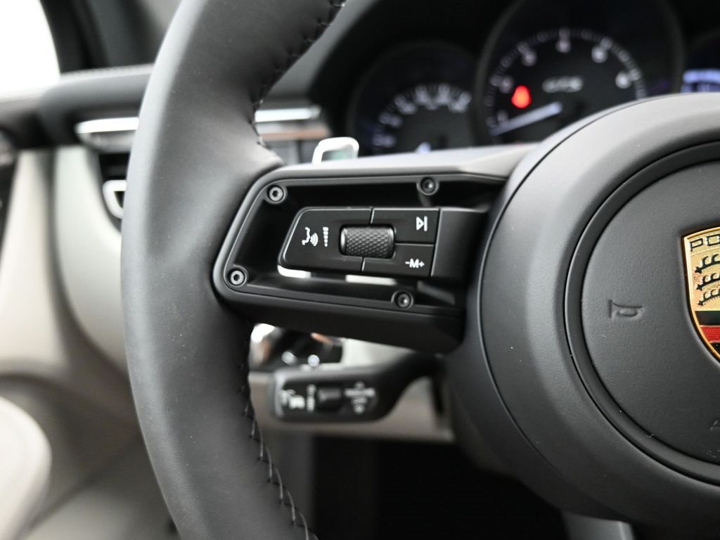 2026 Porsche Macan GTS photo 16