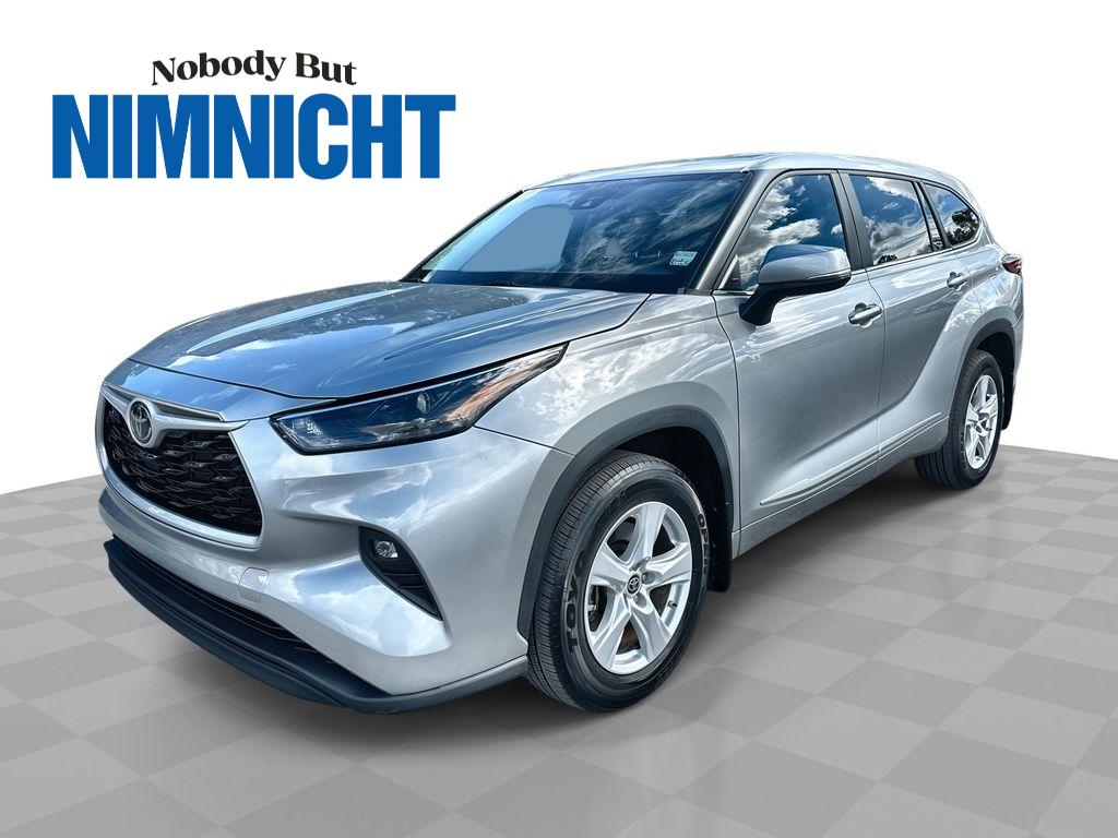 2023 Toyota Highlander LE's photo