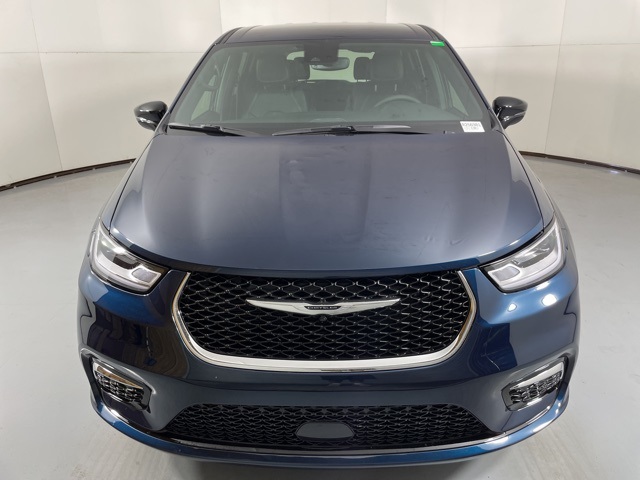 2025 Chrysler Pacifica photo 3