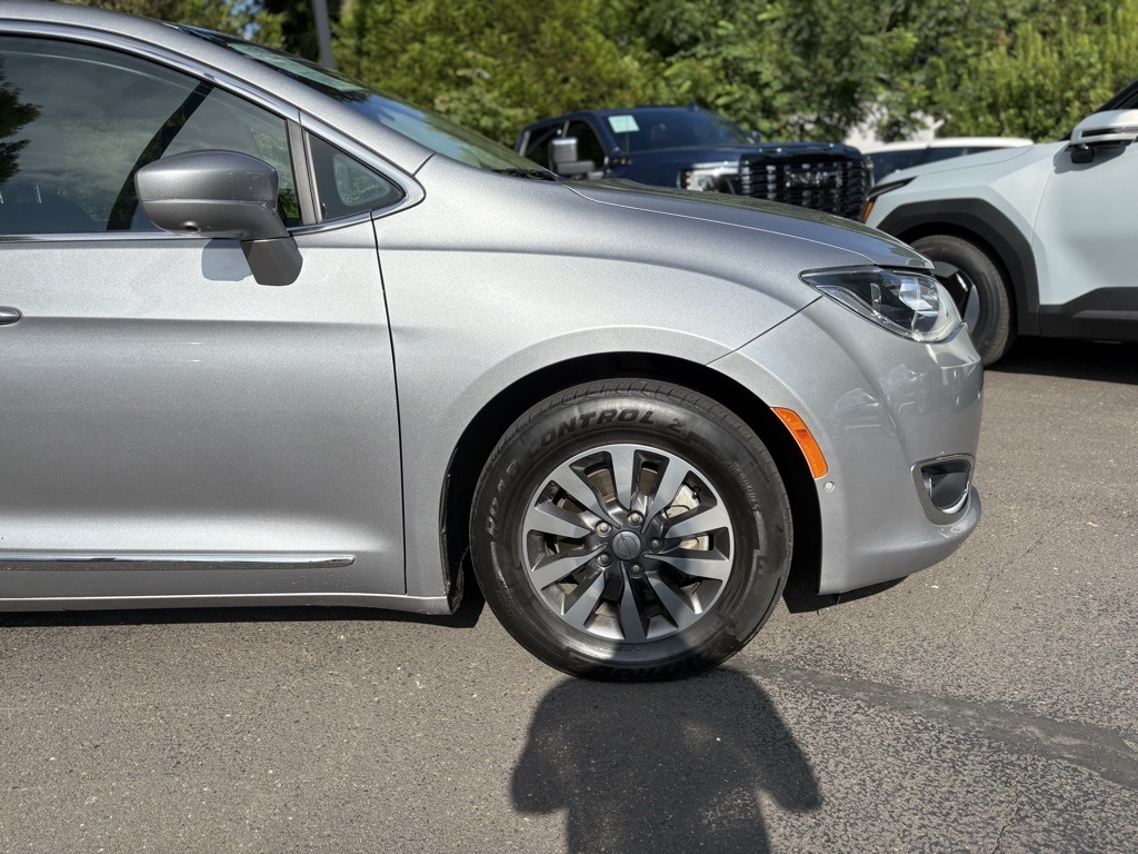 2019 Chrysler Pacifica Touring Plus photo 2