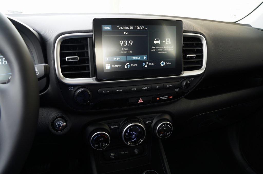 2025 Hyundai Venue SEL photo 13