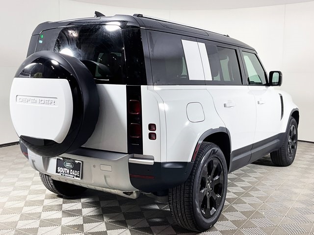 2025 Land Rover Defender 110 S photo 4