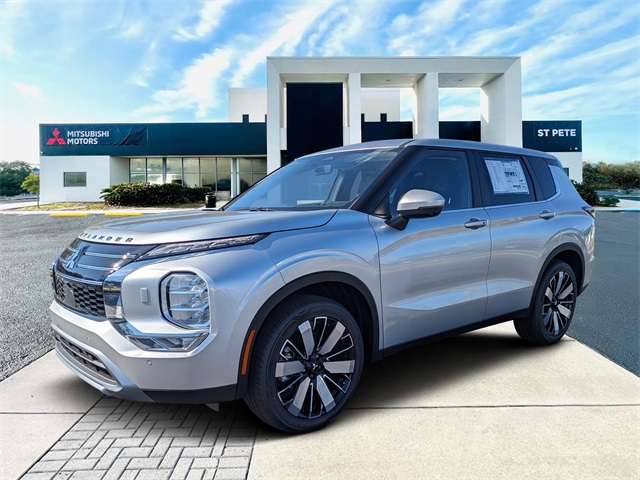 2025 Mitsubishi Outlander SE's photo