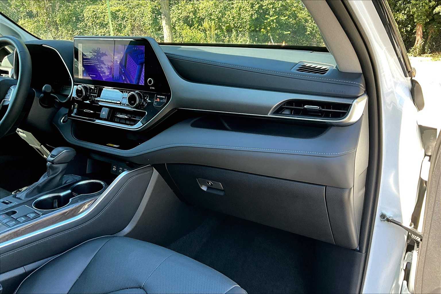 2024 Toyota Highlander Limited photo 18