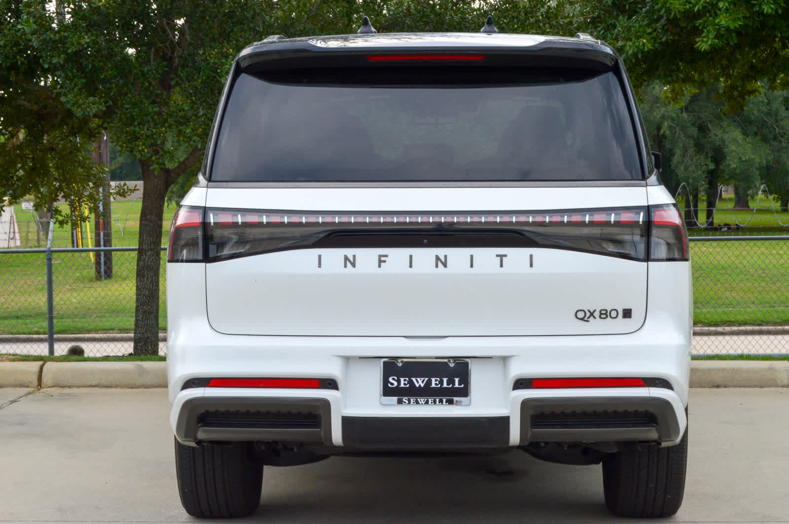 2025 Infiniti QX80 photo 4